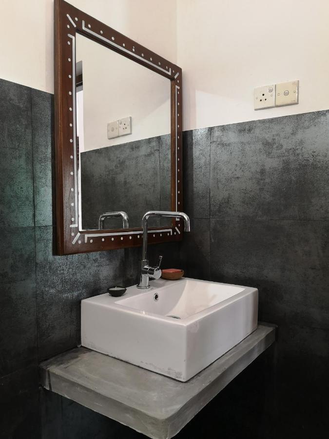 Hotel Voulez-Vous à Dikwella Extérieur photo
