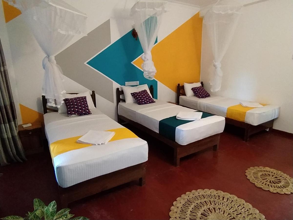 Hotel Voulez-Vous à Dikwella Extérieur photo